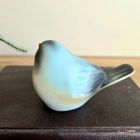 Beautiful ceramic bird figurine with floral design. - Picture 5 of 7